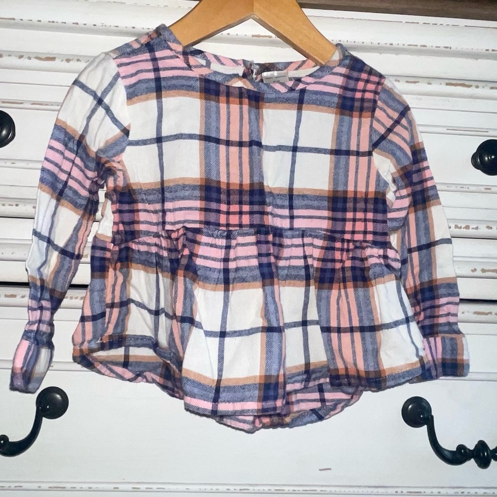 🍭 OshKosh B’Gosh infant girl long sleeve Flannel in size 18M